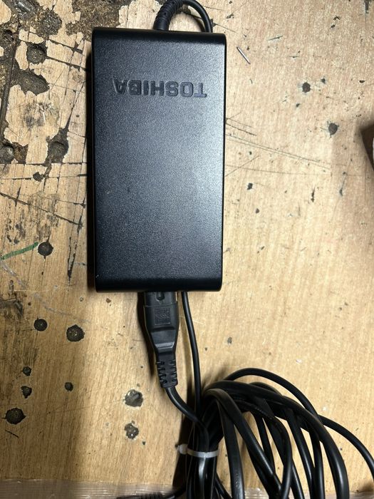 Toschiba zasilacz do laptopa