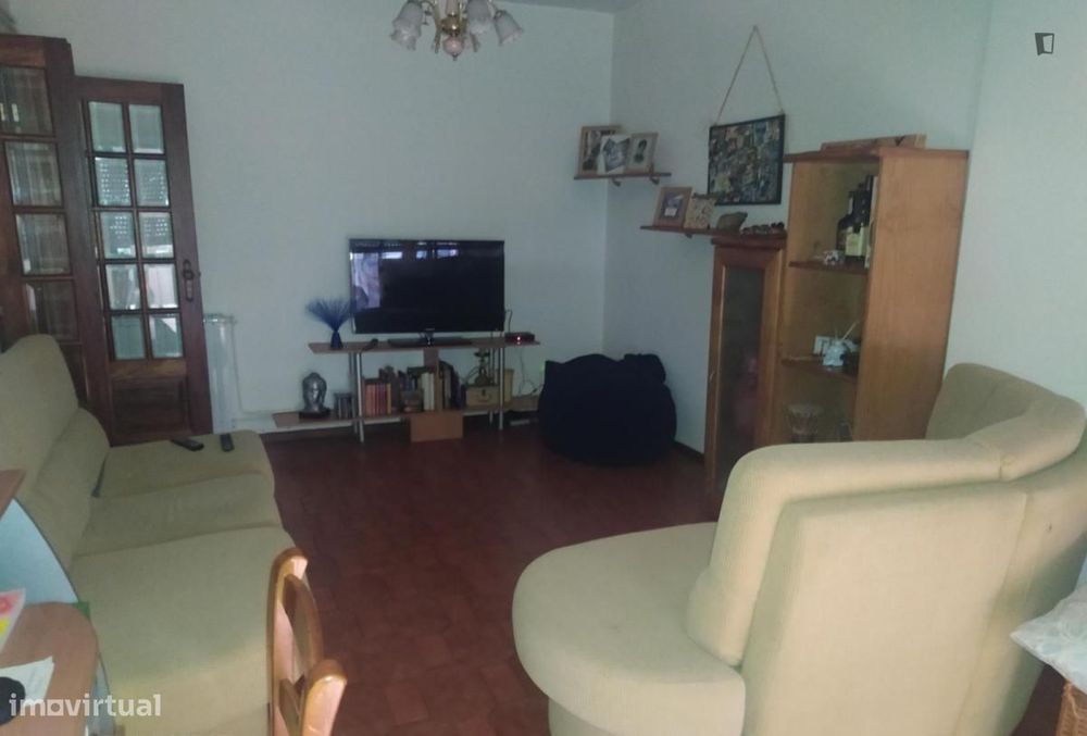 Quarto - localizado em Guimaraes