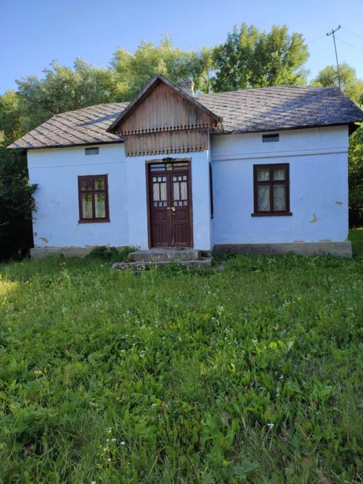 Будинок з земельною ділянкою