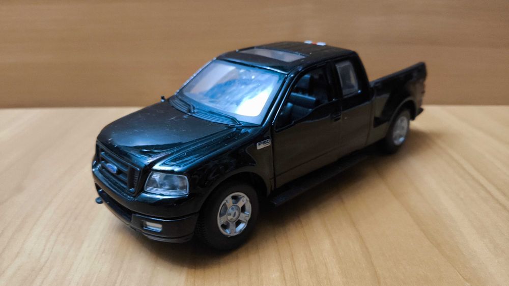 Іграшкова машинка Ford F-150 FX4 1.24 Maisto