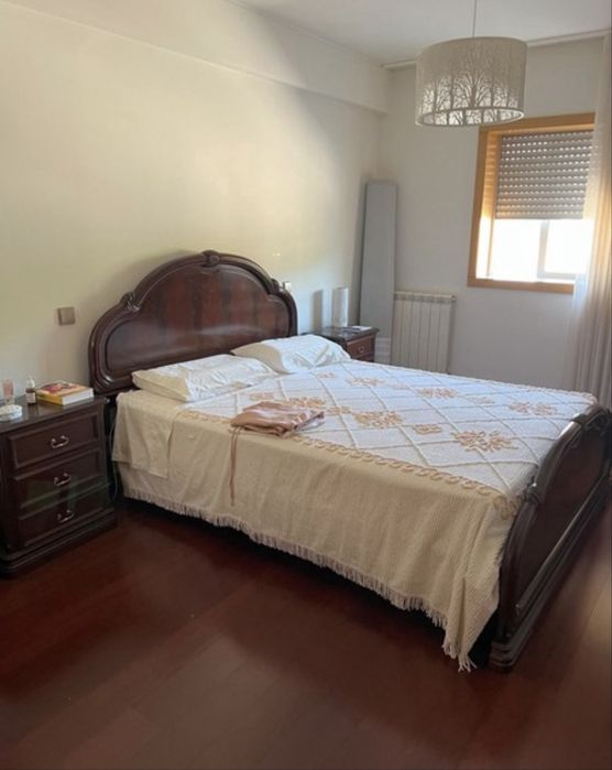 Mobilia ee quarto em madeira de mogno