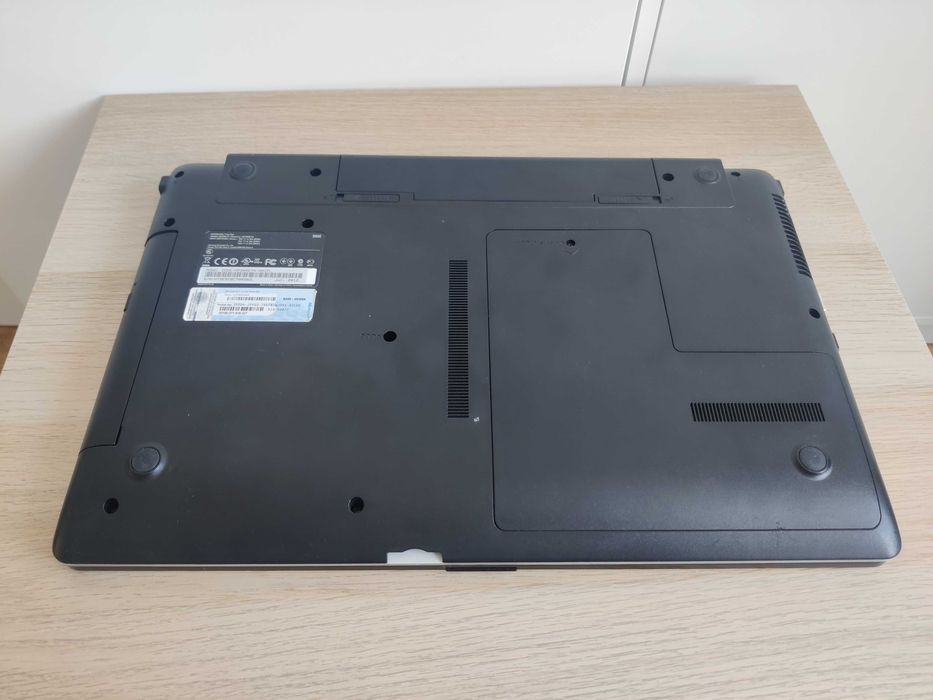 Laptop Samsung Seria 3 • 6GB RAM • 700GB HDD • 17.3" • Win10 NP300E7A