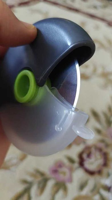 Nóż do pizzy ze stali nierdzewnej.