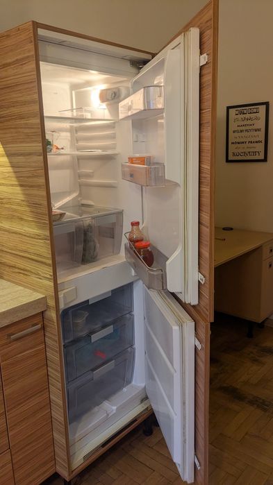 Zestaw mebli kuchennych z lodówką