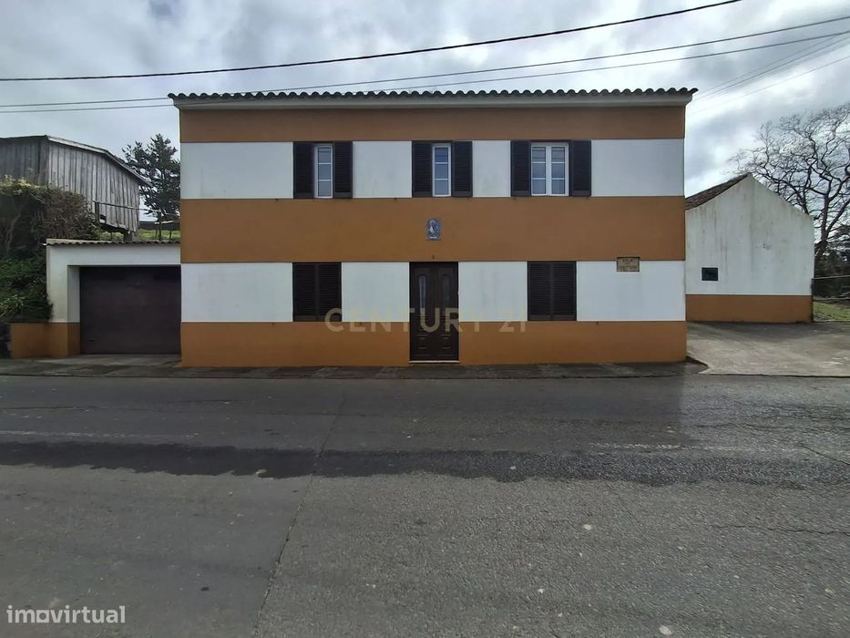 Moradia com uma boa Vista em Local Tranquilo