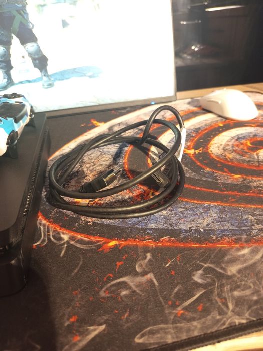 Ps4 w bardzo dobrym stanie + gry moge sie tez zamienic
