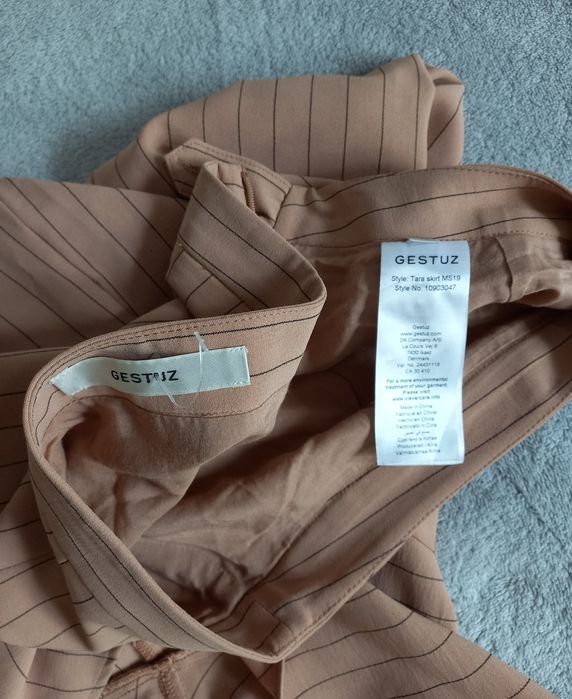 Gestuz ołówkowa spódnica 38