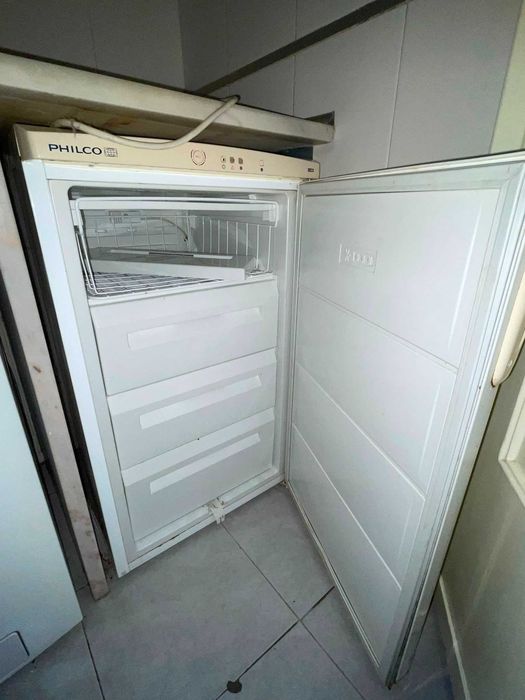 Disponíveis móveis de cozinha e electrodomésticos na rua Dr Rafael Duque, 21-  2°esq em Benfica