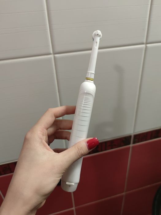 Продам зубну щітку