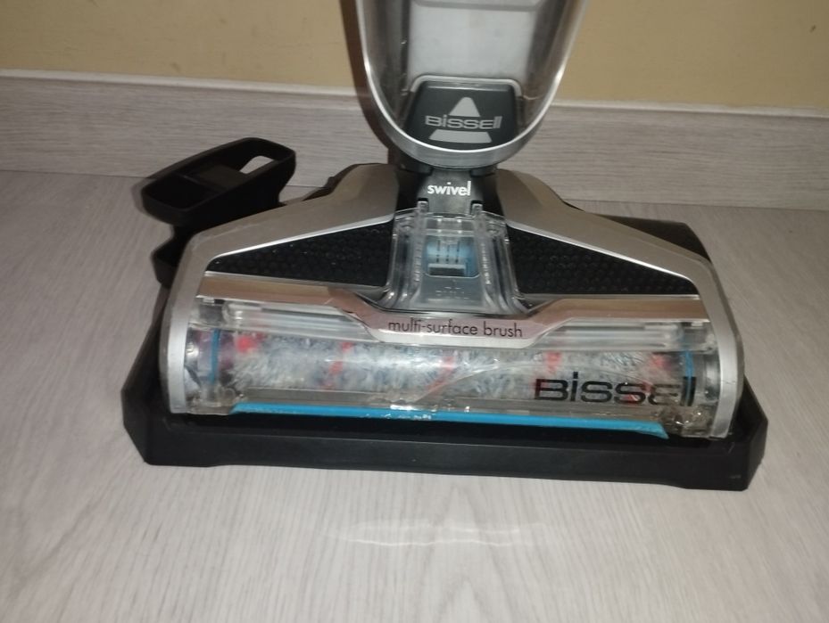 Aspirador vertical Bissell CrossWave C3 multifunções com base de apoio