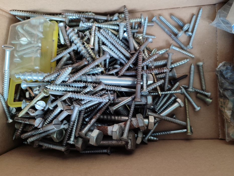 Kołki rozporowe montażowe