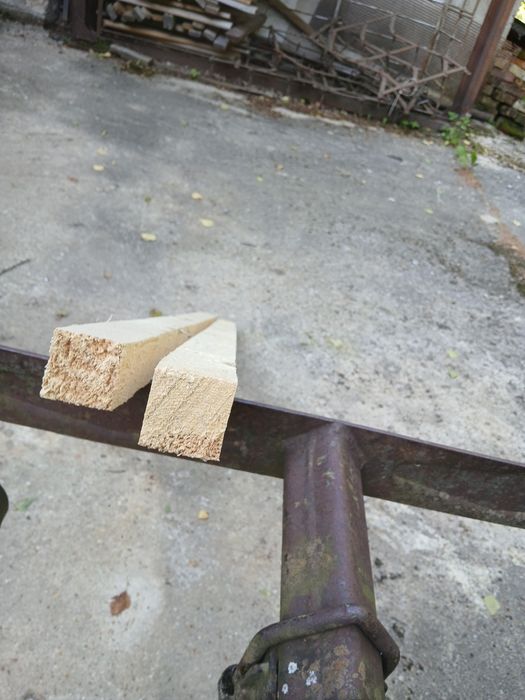 Sprzedam kantówkę 7 x 7 cm długość 210 cm o heblowana i sfazowana