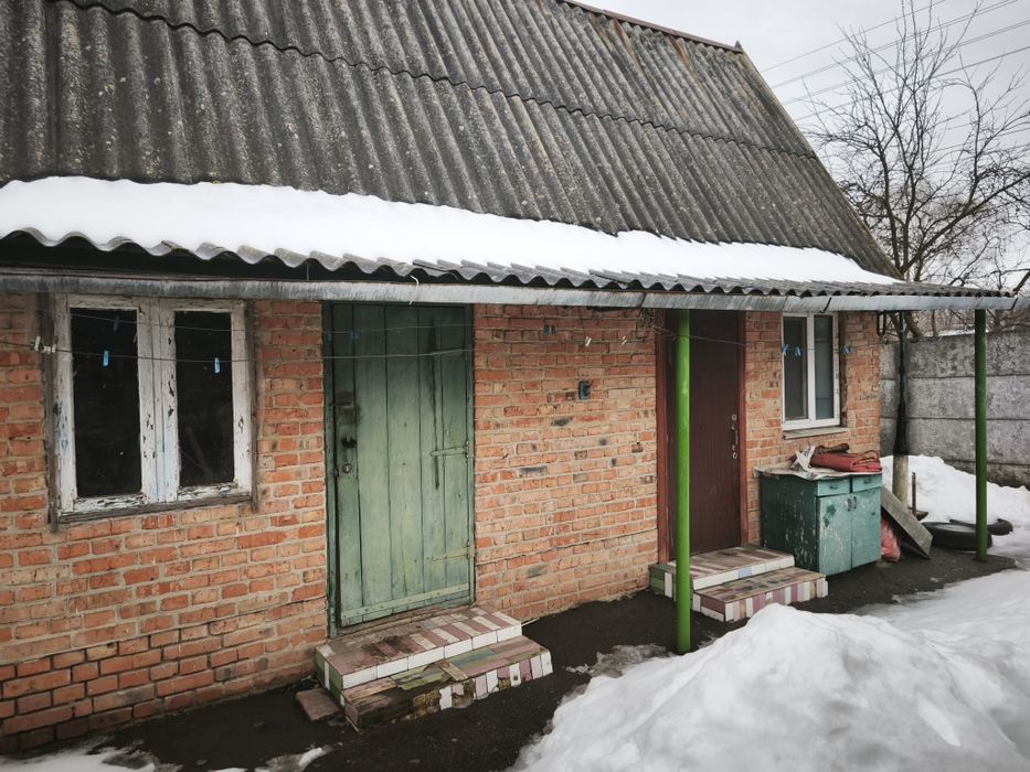 Продаж будинку, зімельною ділянкою. - More