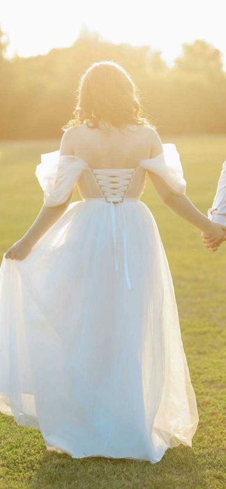 Весільна сукня з корсетом на шнурівці, фатин+атлас