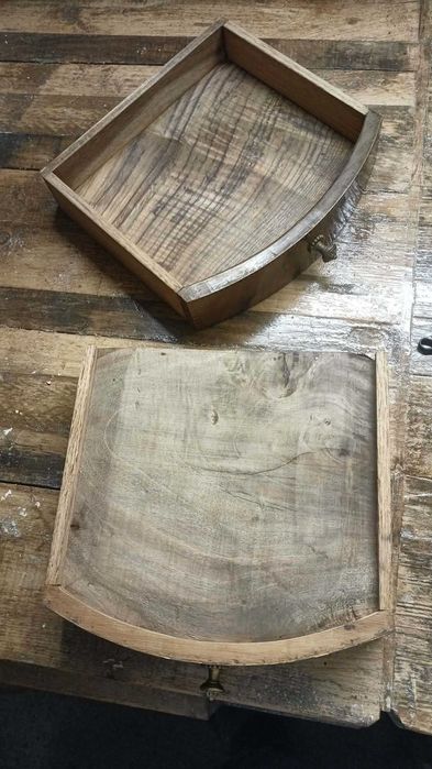 Antiguidades/Coleções Título: Mesa de Apoio Francesa Séc. XIX – Estilo Transição – Marchetaria Fina