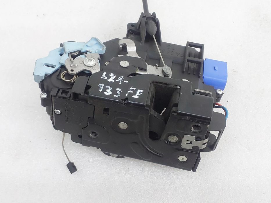 Fechadura / fecho porta frente esquerdo SKODA Octavia II Break (1Z5)