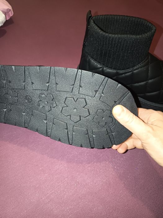 Продам нові уггі жіночі