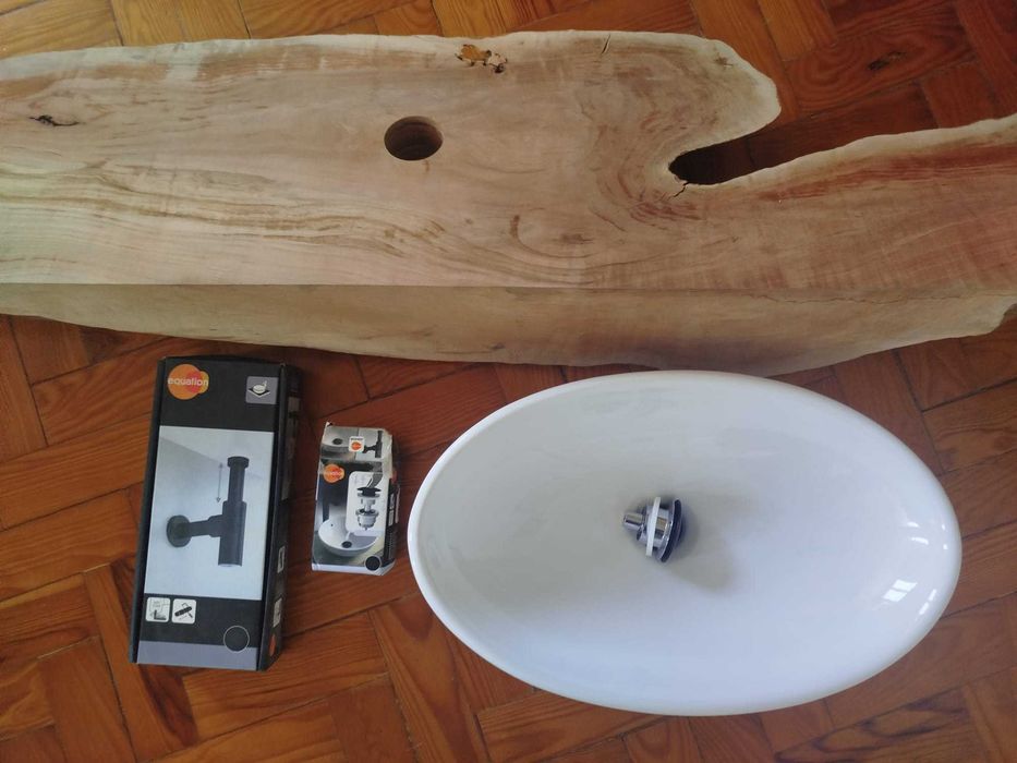 Título do anúncio: Bancada Rústica e lavatório completo. Peça única!!