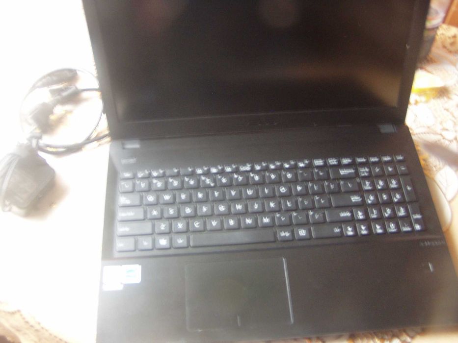 Laptop Asus model P 2540F