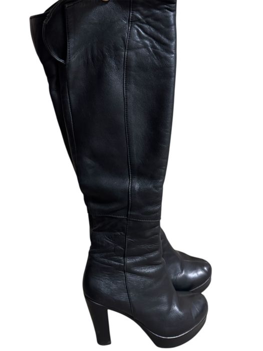 Шкіряні ботфорди на підборах