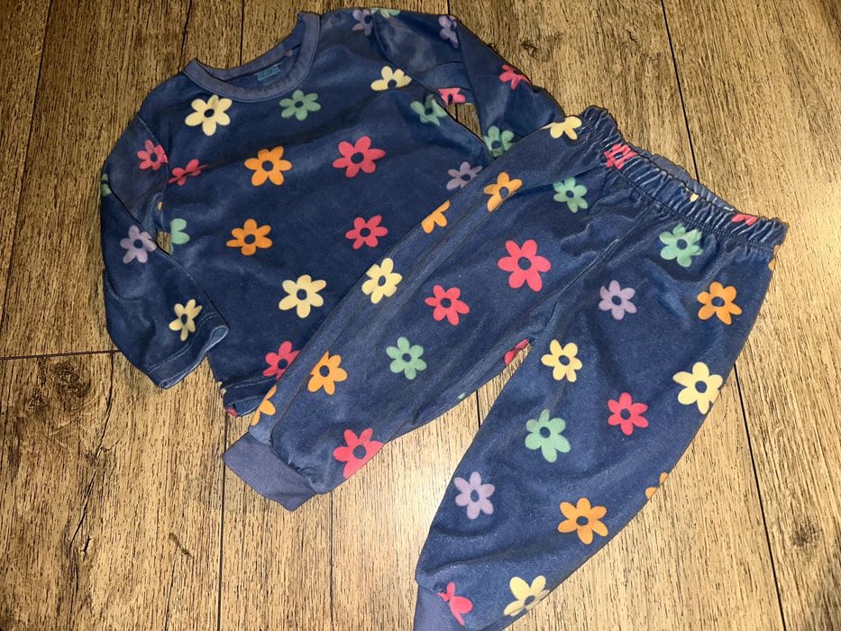 Primark piżamka welurowa w kwiatki 9-12 mięs