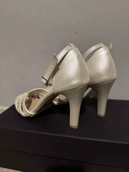 Sandałki na obcasie brilu