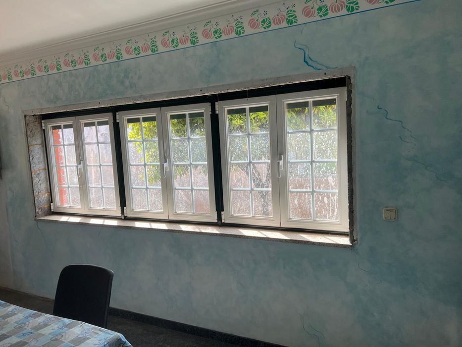 Varias portas janelas aluminio branco verde ponte de lima