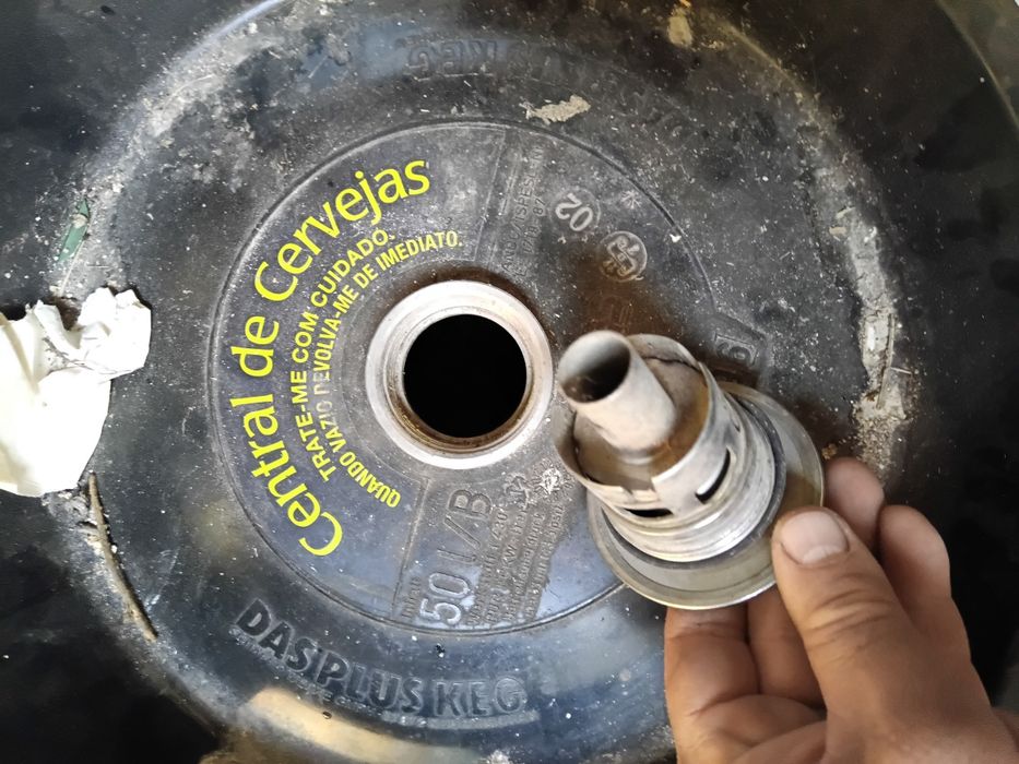 Barril 50 litros em inox com torneira revestido a borracha