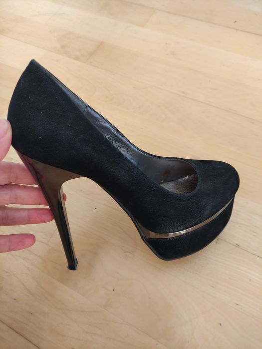 Szpilki piękne czarne na platformie nr 37