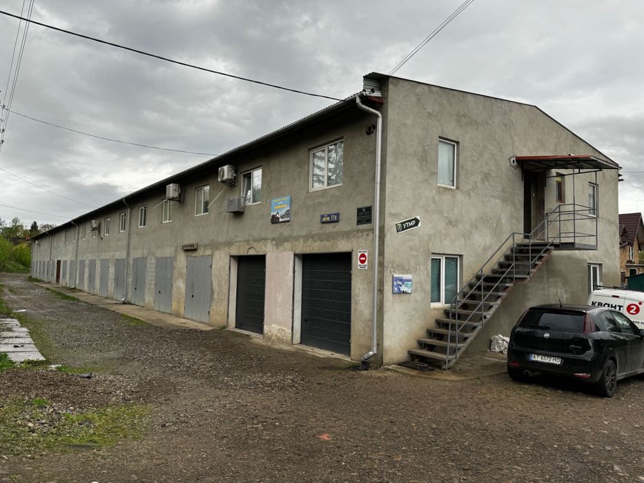 Гараж в Коломиї. Два поверхи.