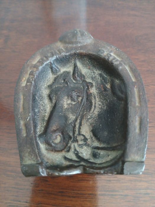 Stara oryginalna popielniczka