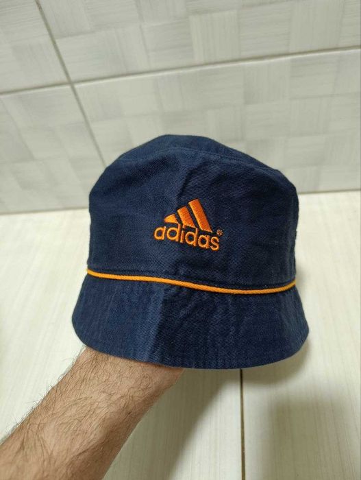 панама Adidas темно-синего цвета