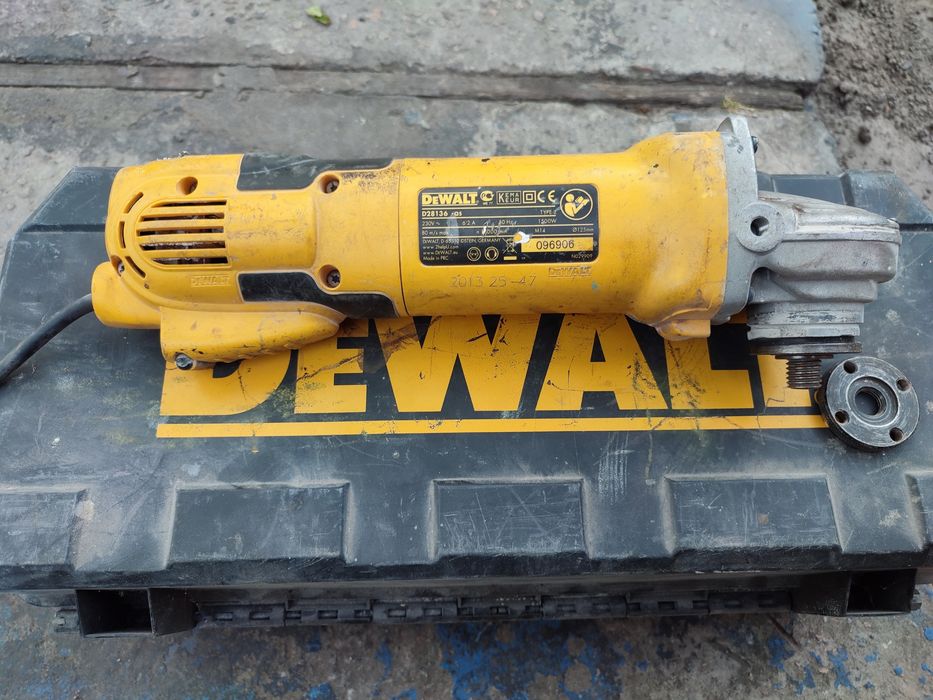 болгарка DeWalt 28136
