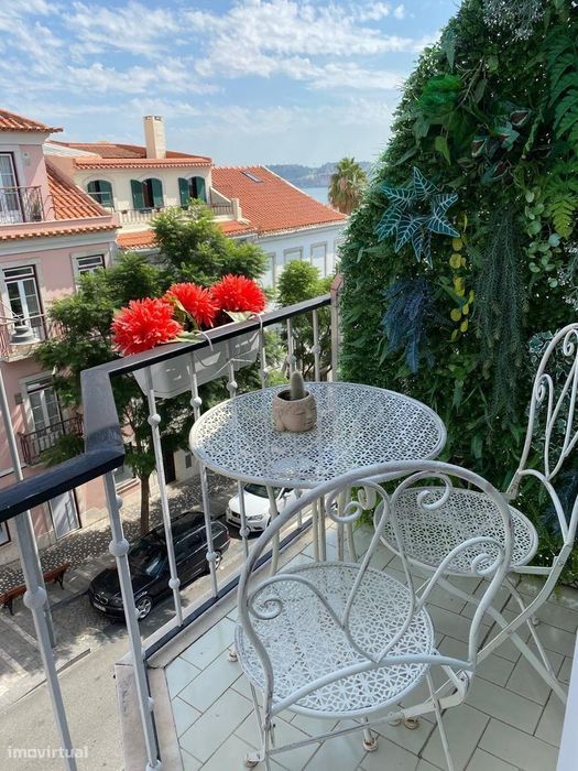 Incredivel T2 +1 renovado com Terraço e vista rio na Ajuda