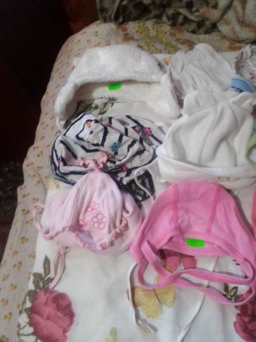 Продам шапочки б у та нові