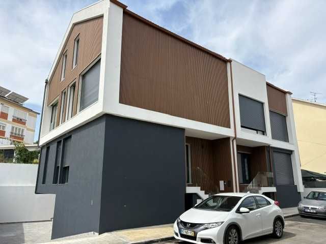 Moradia geminada T3  com vistas para o castelo