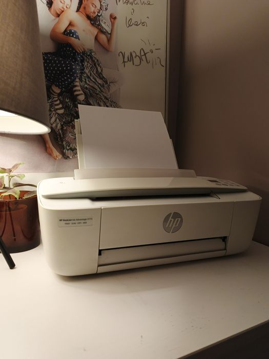 Sprzedam drukarkę HP DeskJet 3775 – mała, dzielna i jeszcze drukuje!