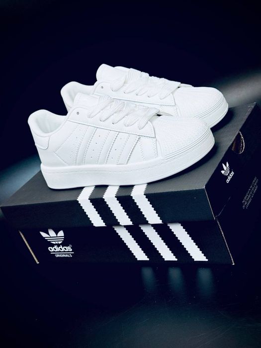 Superstar красовки женские адидас суперстар кросовки с кожи  удобные красавки adidas / кроссивки superstar / белые кроссовки на осень / не парят