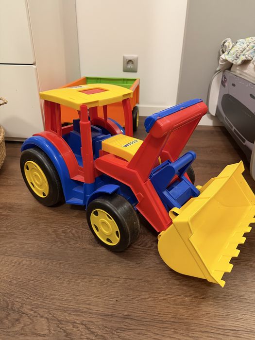 Трактор-навантажувач Wader Gigant 66000