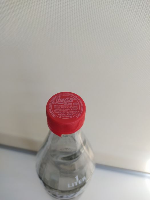 Пляшка Coca-Cola 1 liter.