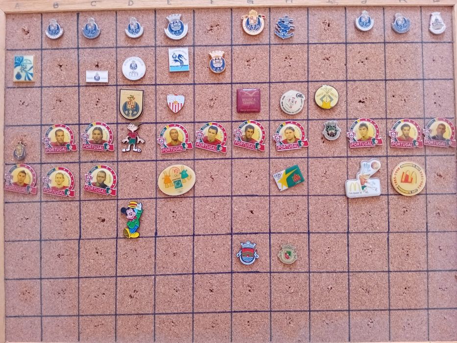 Vários pins de coleção