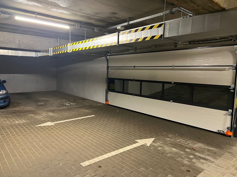 Wynajmę garaż miejsce postojowe