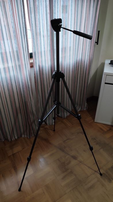 Suporte e tripé para câmaras fotográficas e telemóveis