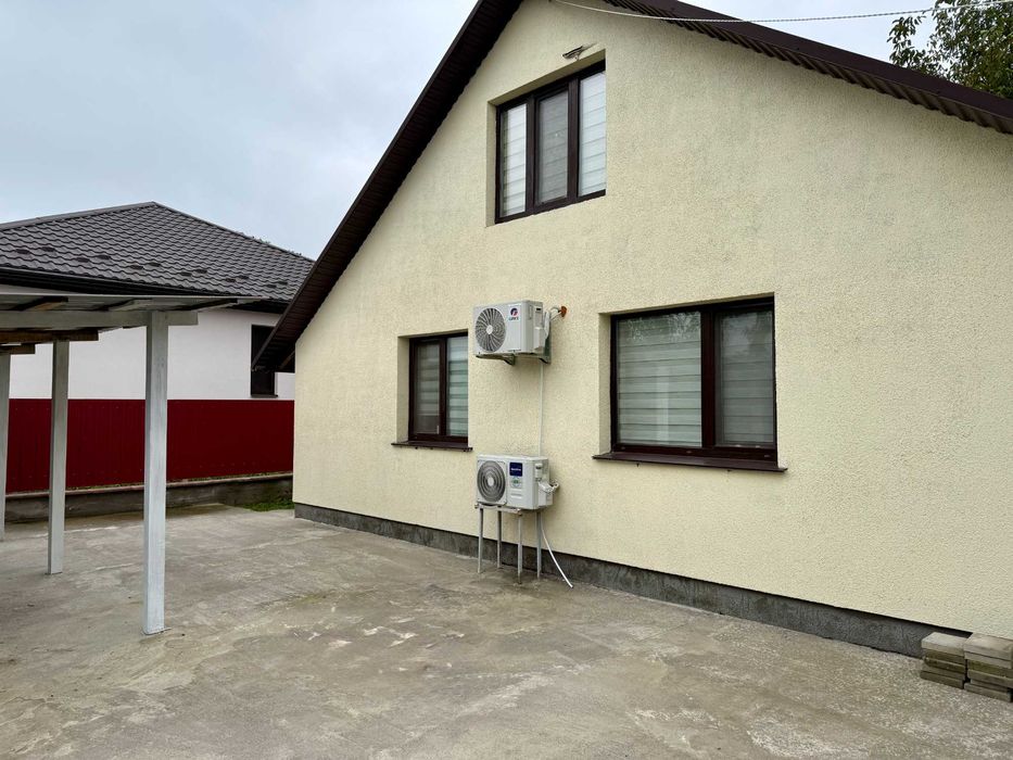 Будинок з ремонтом, є твердопаливний котел та резервне живлення