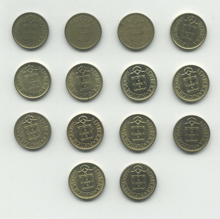 Colecção de 46 Moedas Latão-Níquel - 1$, 5$ e 10$