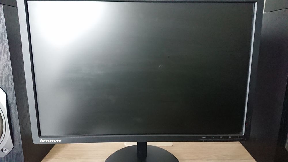 Monitor Lenovo firmy 22 cale - stan bardzo dobry