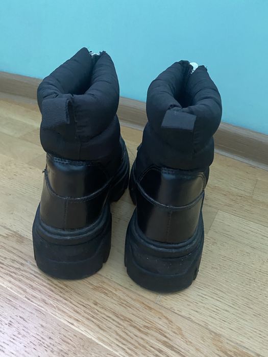 Взуття чоботи угі H&M