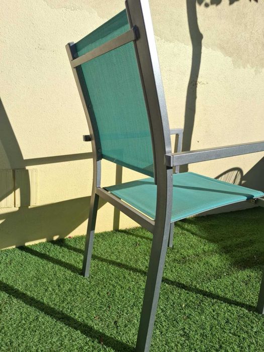 Mesa e cadeiras de exterior