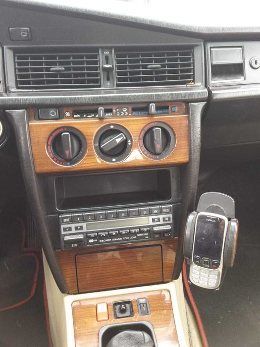 Mercedes 190 W 201 tapicerka wnętrze