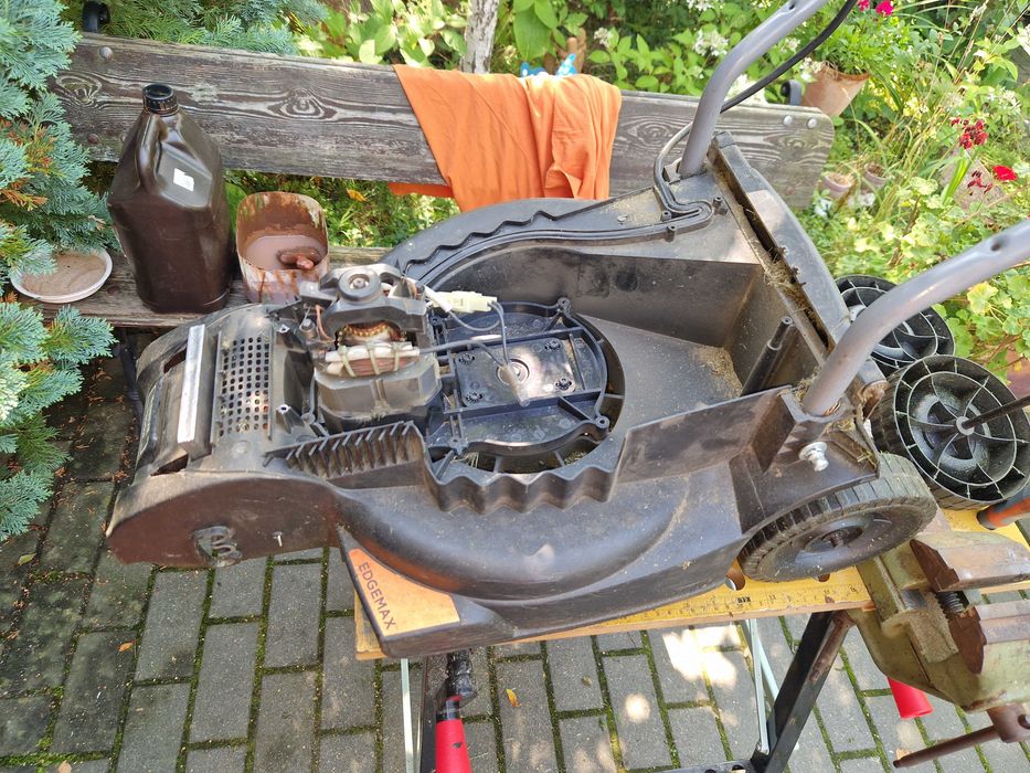 Kosiarka elektryczna Black+Decker - uszkodzona